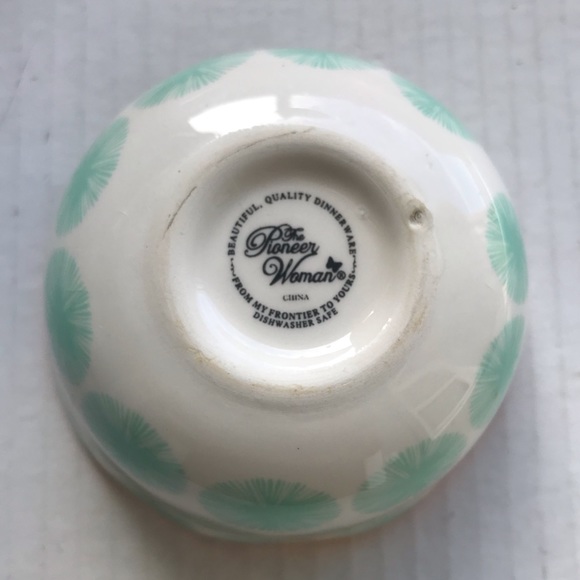 Set Of 3 Pioneer Woman “Flea Market”Scalloped Edge Measuring Cups - Picture 6 of 9